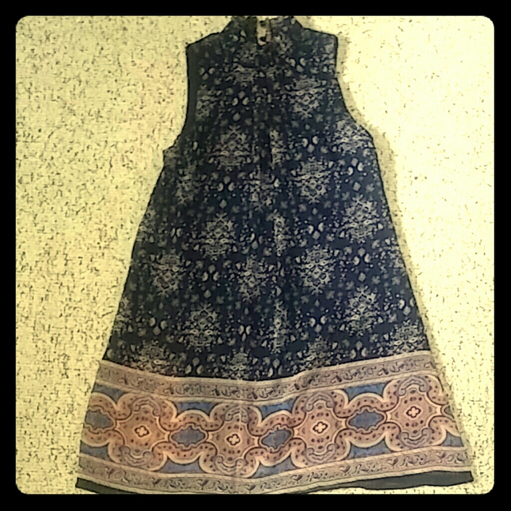 Blue paterned flowy dress